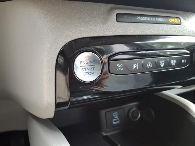 Certified 2023 Ford Escape Platinum w/ Premium Technology Package AWD/4WD image 21