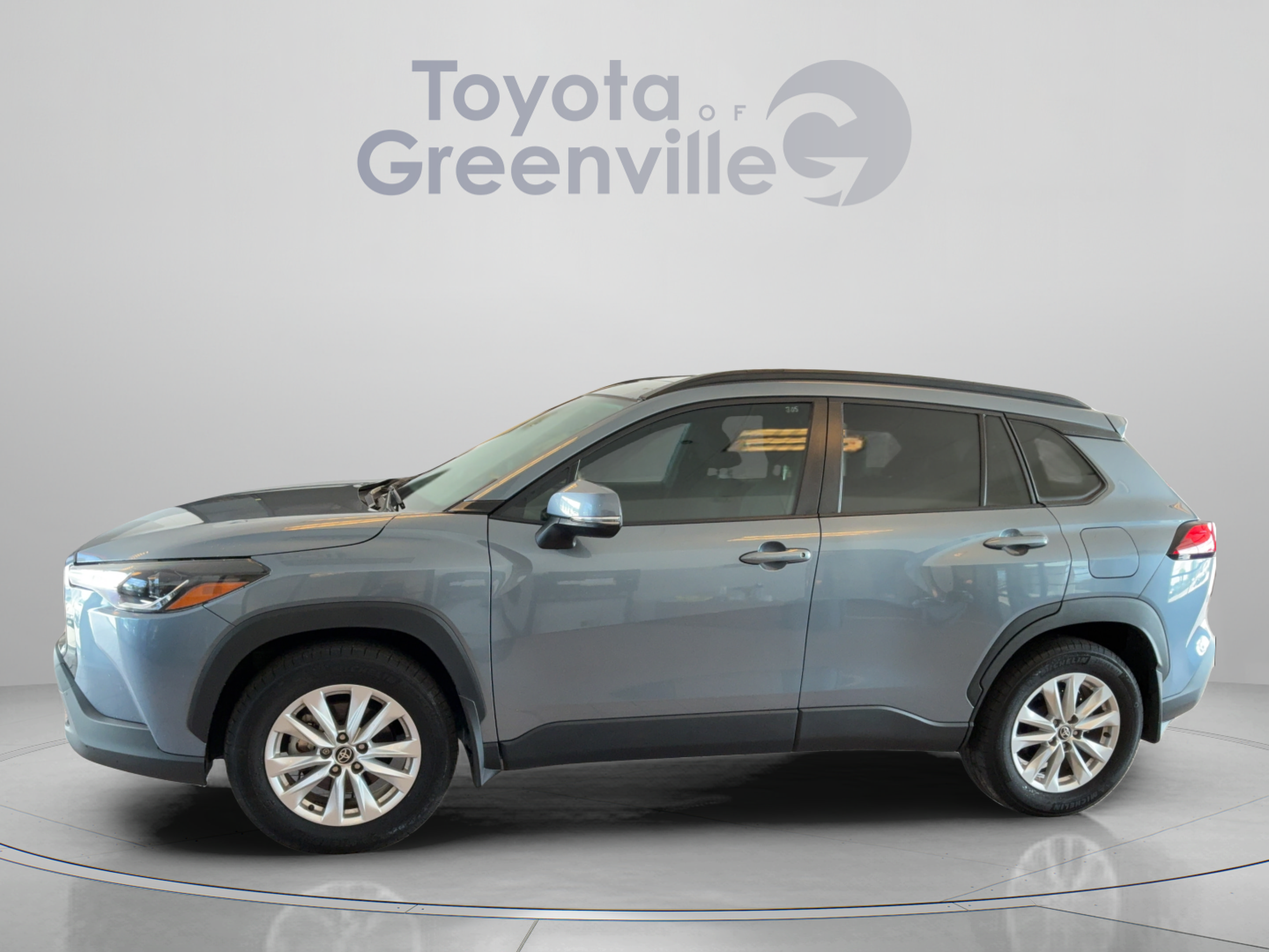 Certified 2024 Toyota Corolla Cross LE w/ Moonroof Package FWD image 2