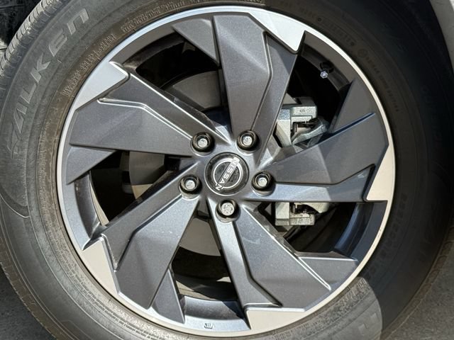 Used 2024 Nissan Rogue SV w/ SV Premium Package FWD image 9