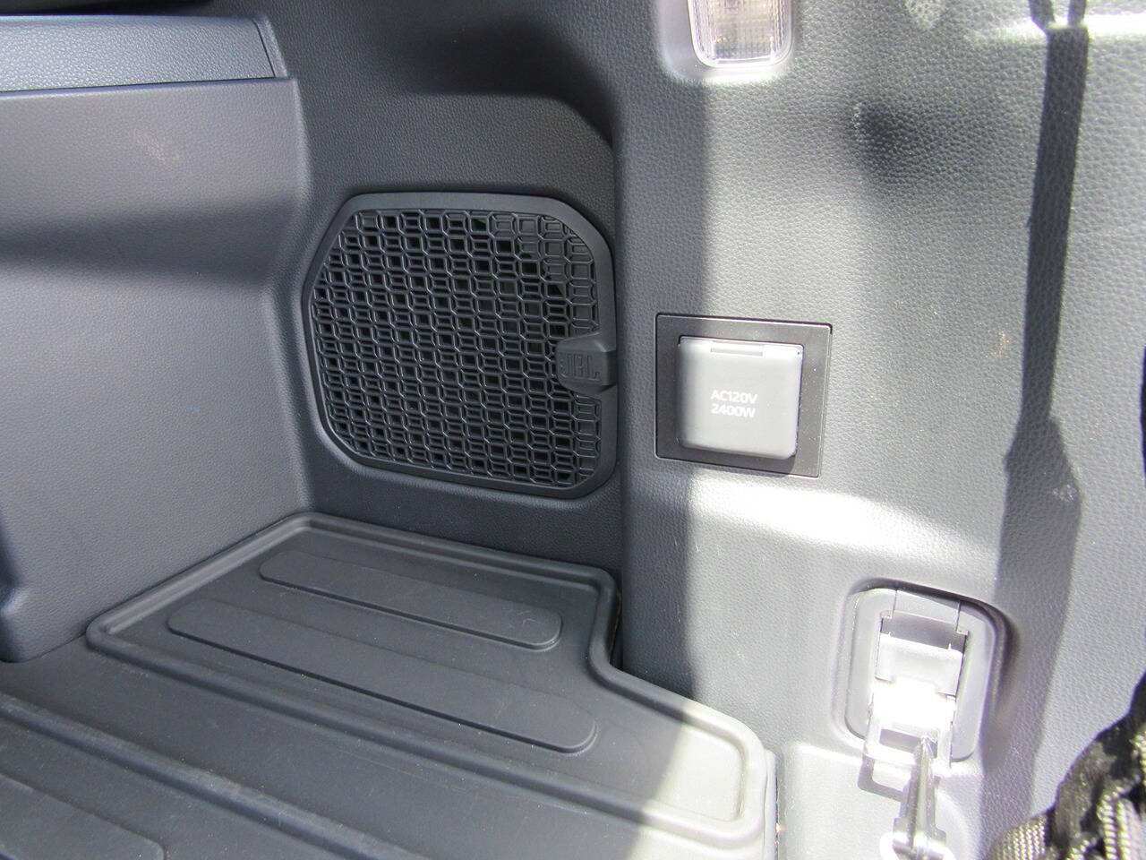 Used 2025 Toyota 4Runner Platinum AWD/4WD image 37