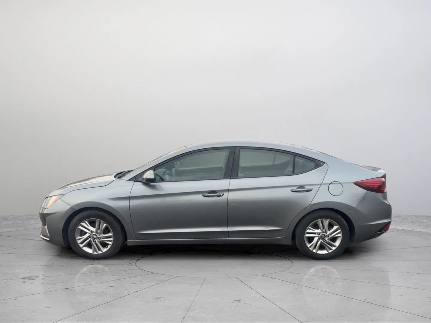Used 2019 Hyundai Elantra SEL image 2