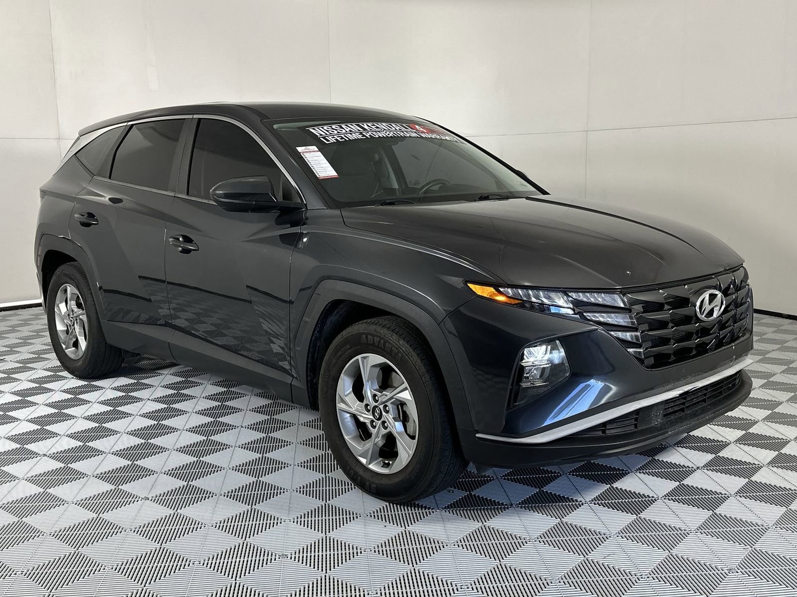 Used 2022 Hyundai Tucson SE image 2