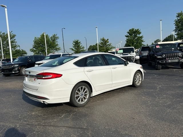Used 2017 Ford Fusion SE w/ Fusion SE Technology Package FWD image 14