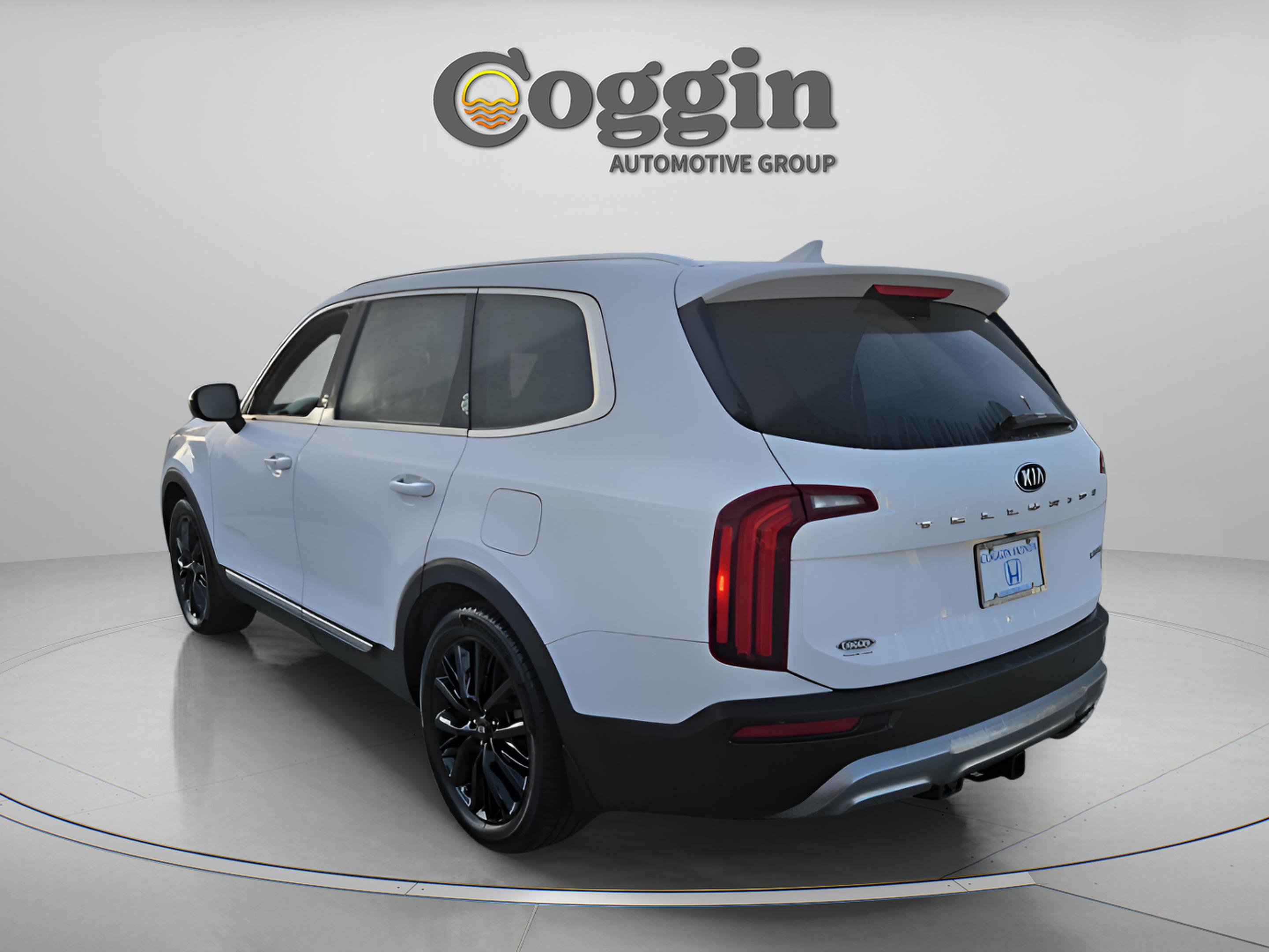 Used 2021 Kia Telluride SX w/ Towing Package image 3