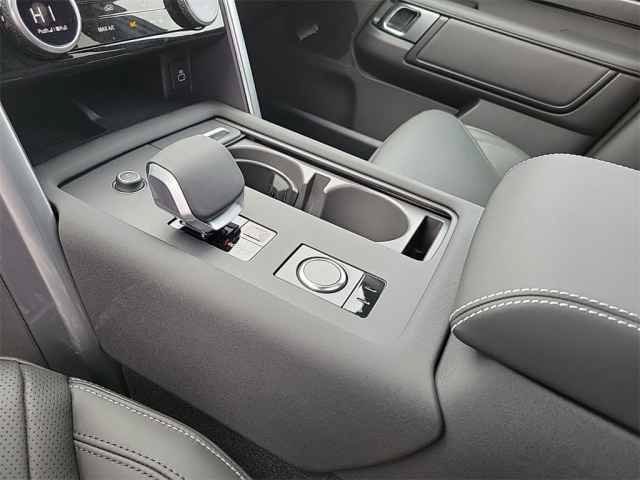 New 2025 Land Rover Discovery Metropolitan Edition AWD/4WD image 34