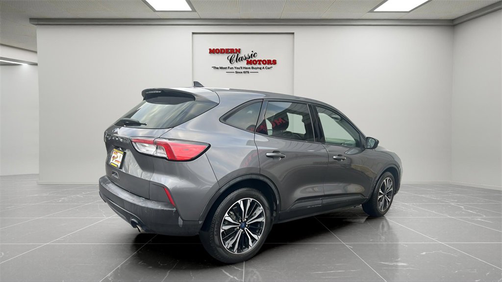 Used 2022 Ford Escape SE w/ SE Sport Appearance Package image 7