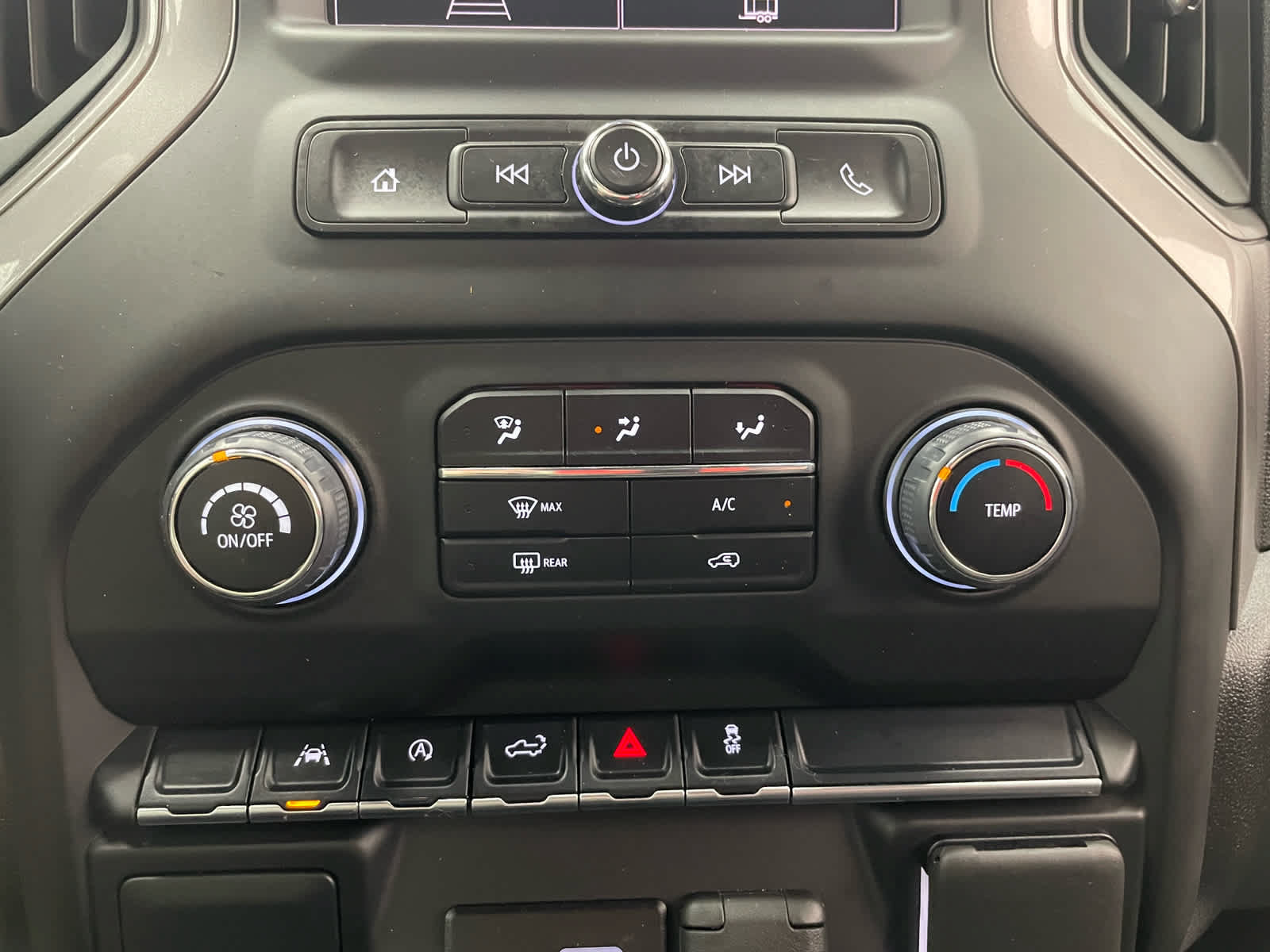 Used 2025 Chevrolet Silverado 1500 Custom w/ Turbomax Blackout Package AWD/4WD image 5