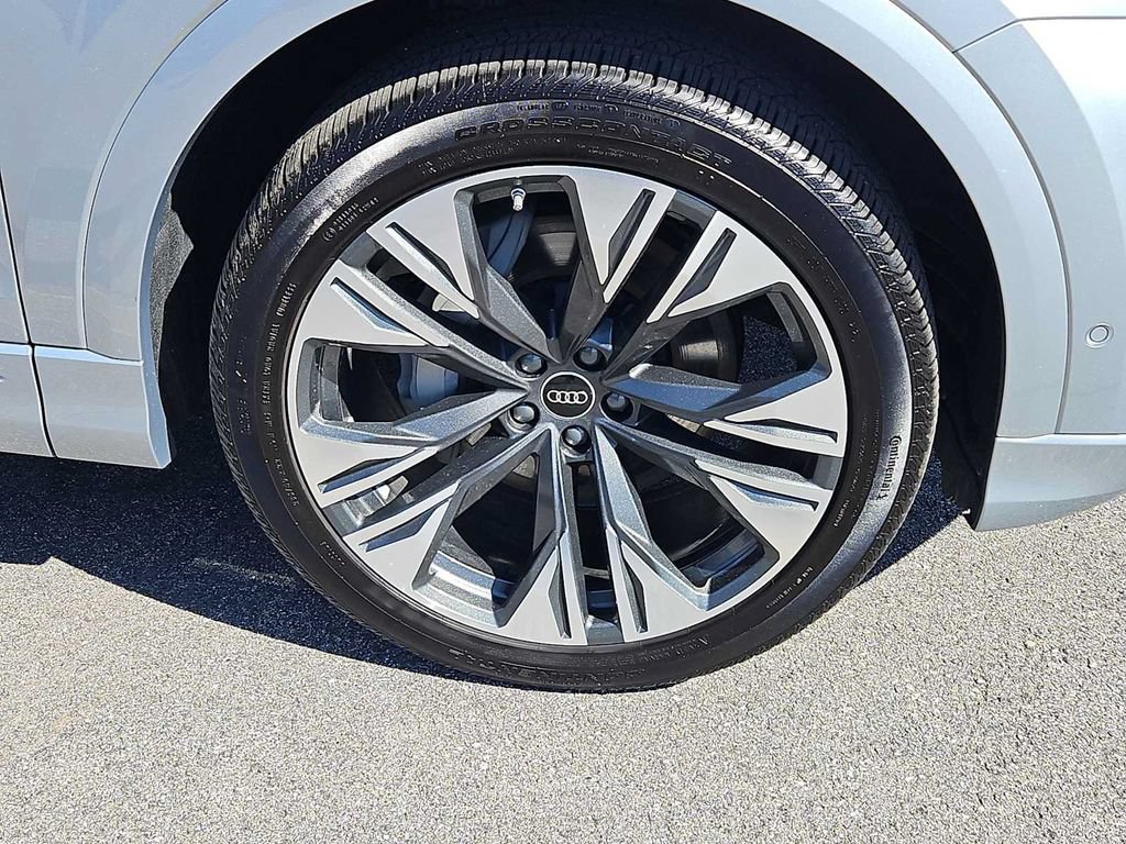 Certified 2025 Audi Q8 Premium AWD/4WD image 9