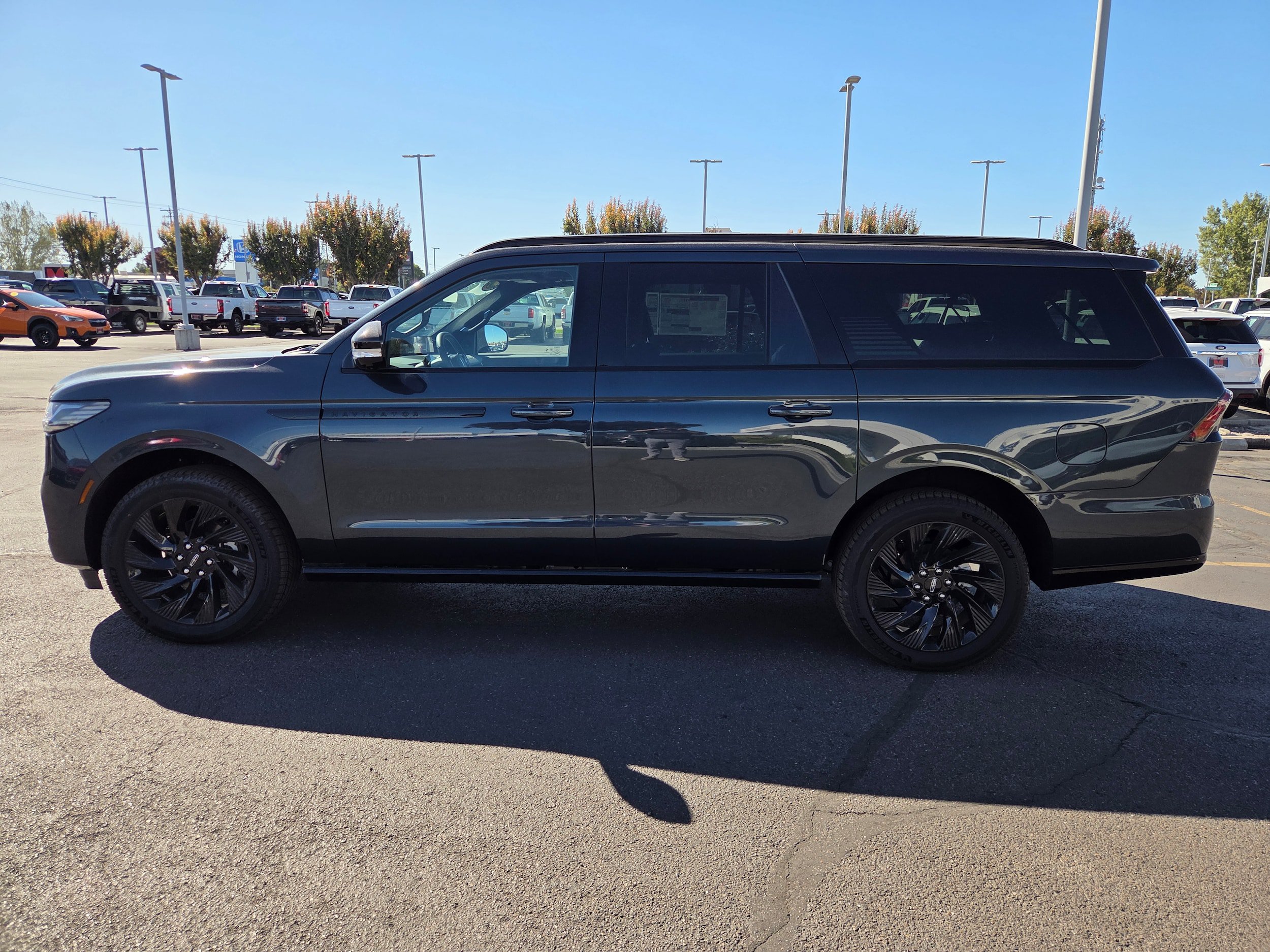 New 2026 Lincoln Navigator L Reserve w/ Jet Appearance Package AWD/4WD image 6