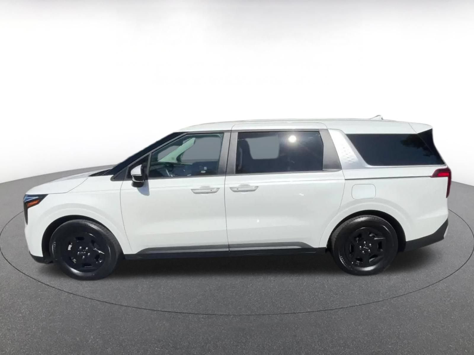 Used 2026 Kia Carnival FWD image 7