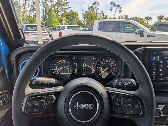 Certified 2025 Jeep Wrangler Unlimited Rubicon AWD/4WD image 27