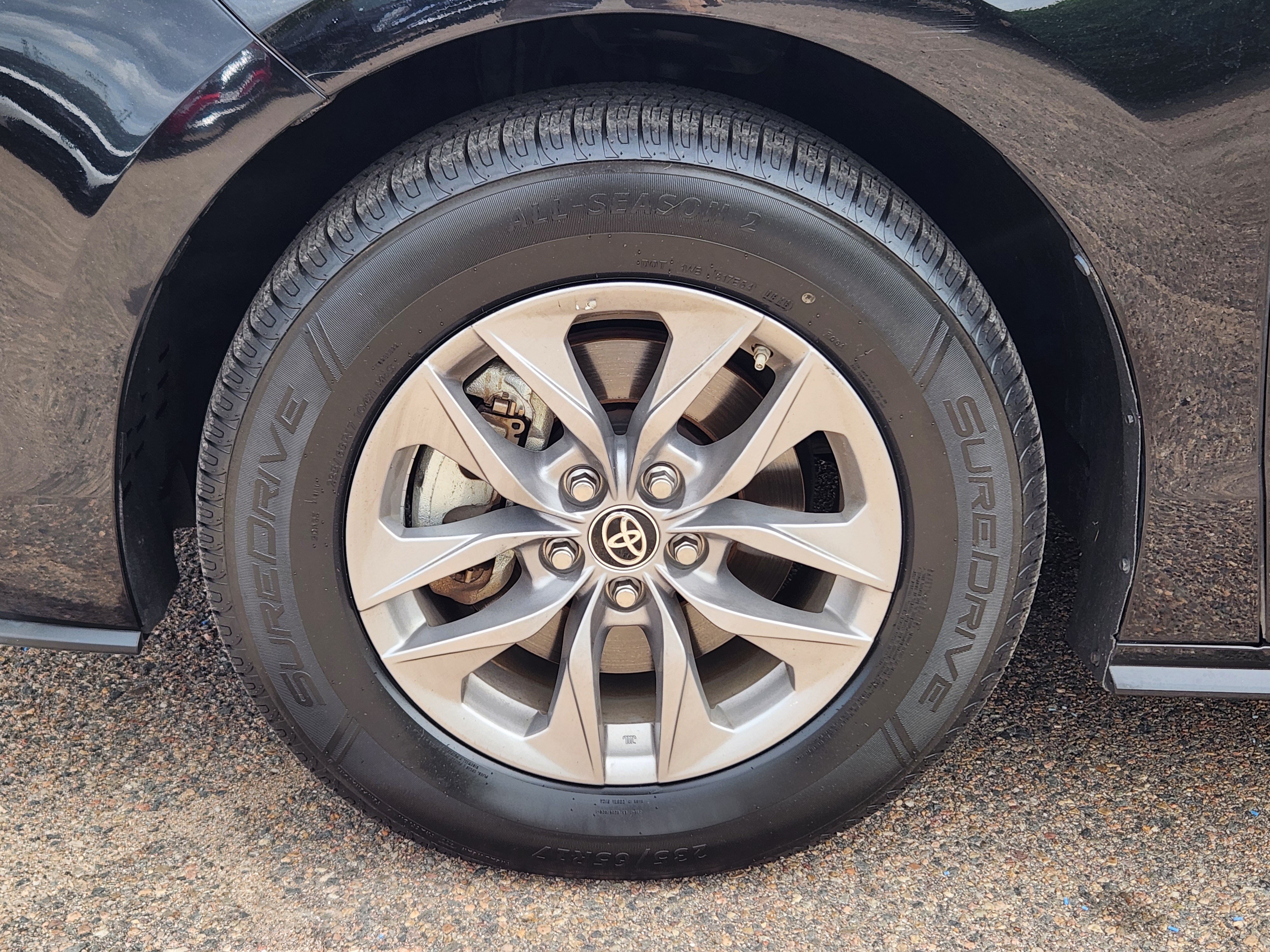 Used 2025 Toyota Sienna XLE FWD image 7