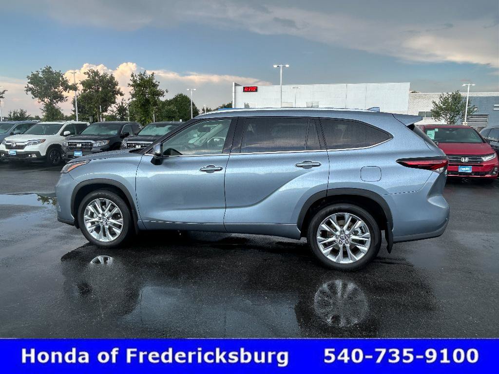 Used 2024 Toyota Highlander Limited AWD/4WD image 2