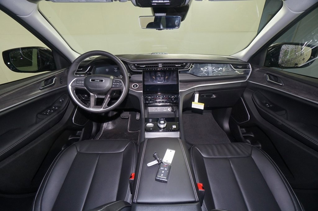 New 2024 Jeep Grand Cherokee Limited 4xe w/ Luxury Tech Group II image 10