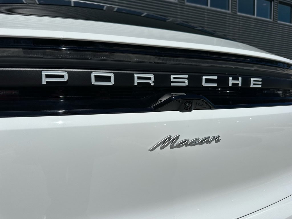 Used 2026 Porsche Macan Electric RWD image 14