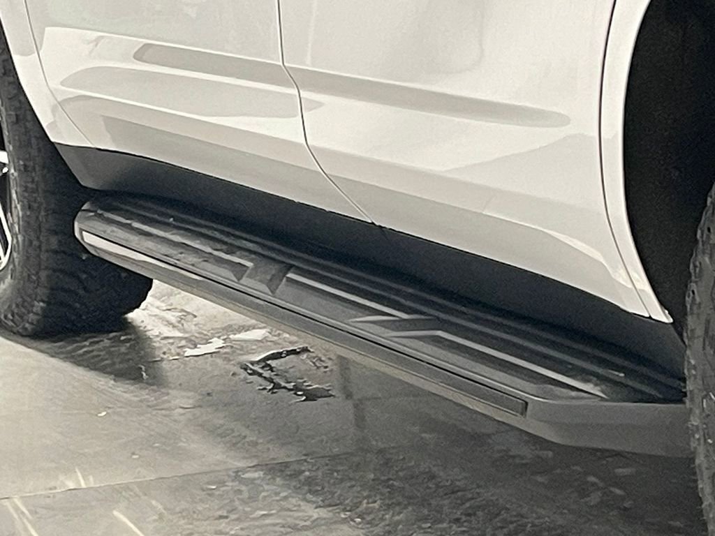 Used 2021 GMC Yukon AT4 image 17