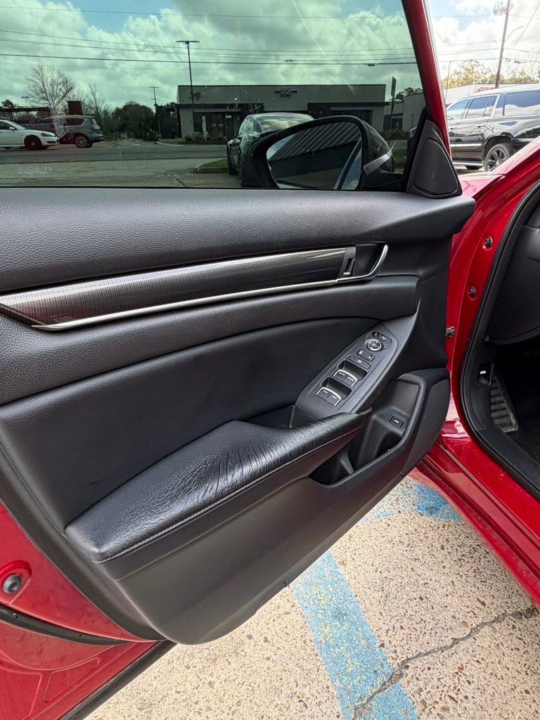 Used 2018 Honda Accord Sport image 12