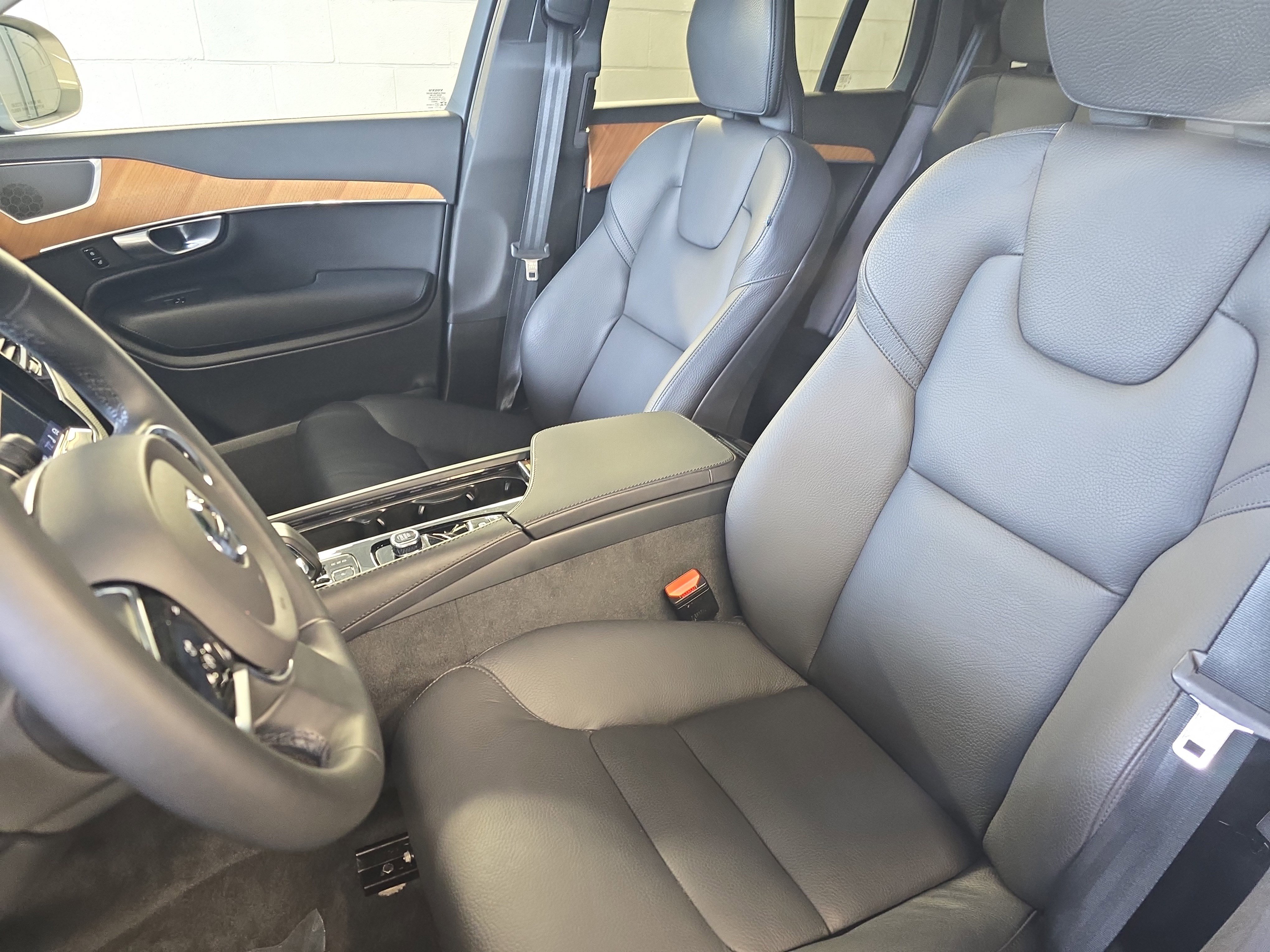 Used 2024 Volvo XC90 B6 Plus w/ Protection Package Premier AWD/4WD image 15