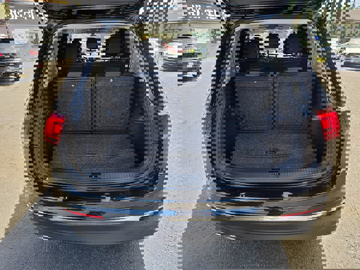 Used 2020 Volkswagen Tiguan SE w/ Panoramic Sunroof Package image 14