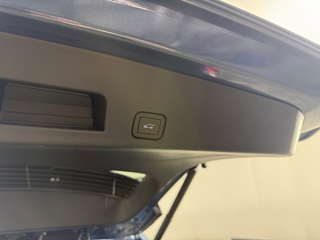 New 2026 Chevrolet Traverse LT w/ Sun and Wheel Package image 12