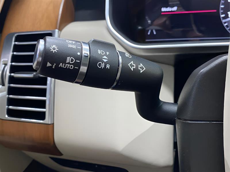 Used 2020 Land Rover Range Rover HSE image 14