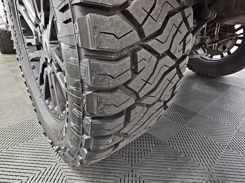 Used 2018 Nissan Titan SL w/ Midnight Edition image 43