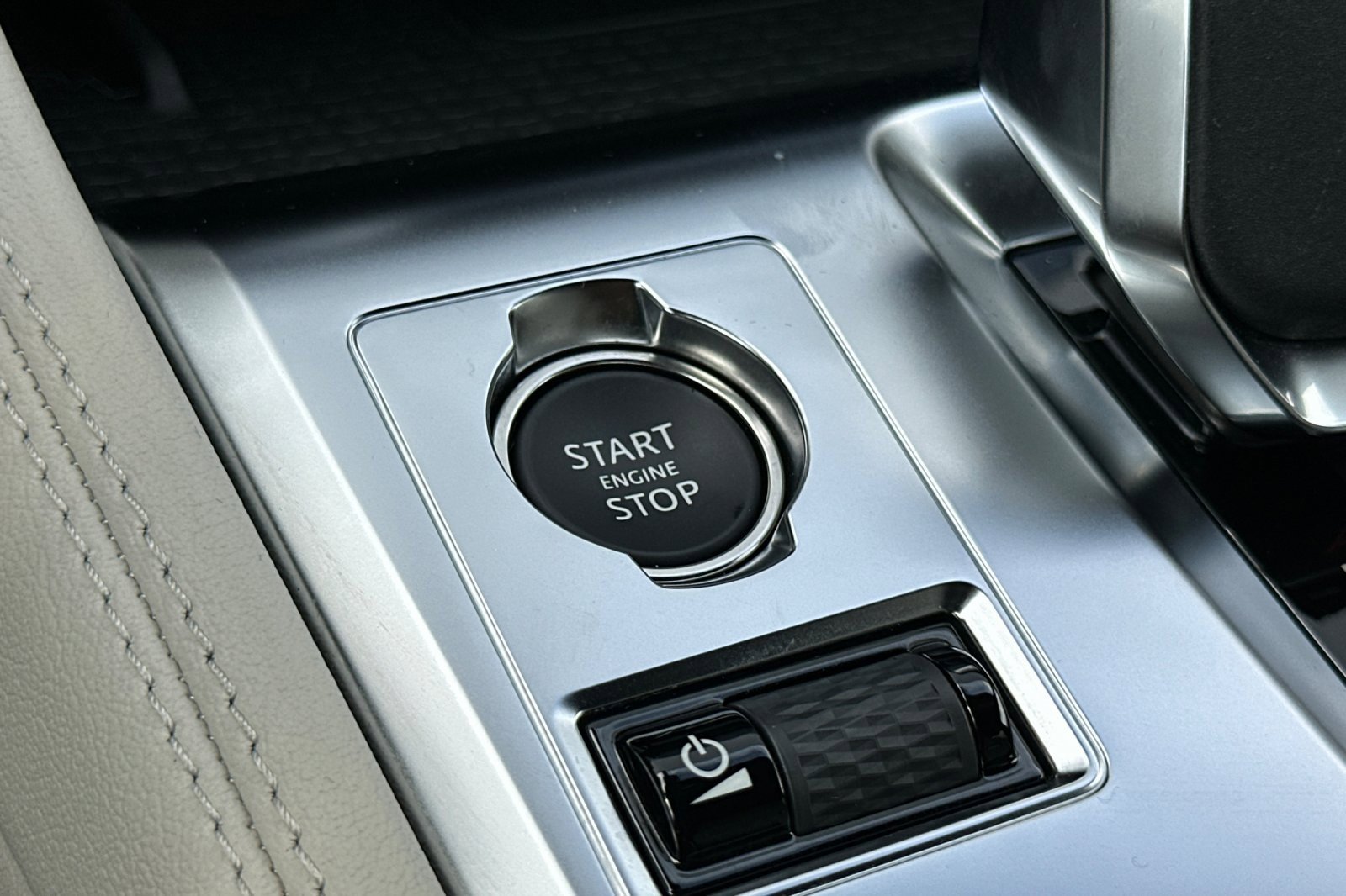 Used 2025 Jaguar F-PACE R-Dynamic S image 26