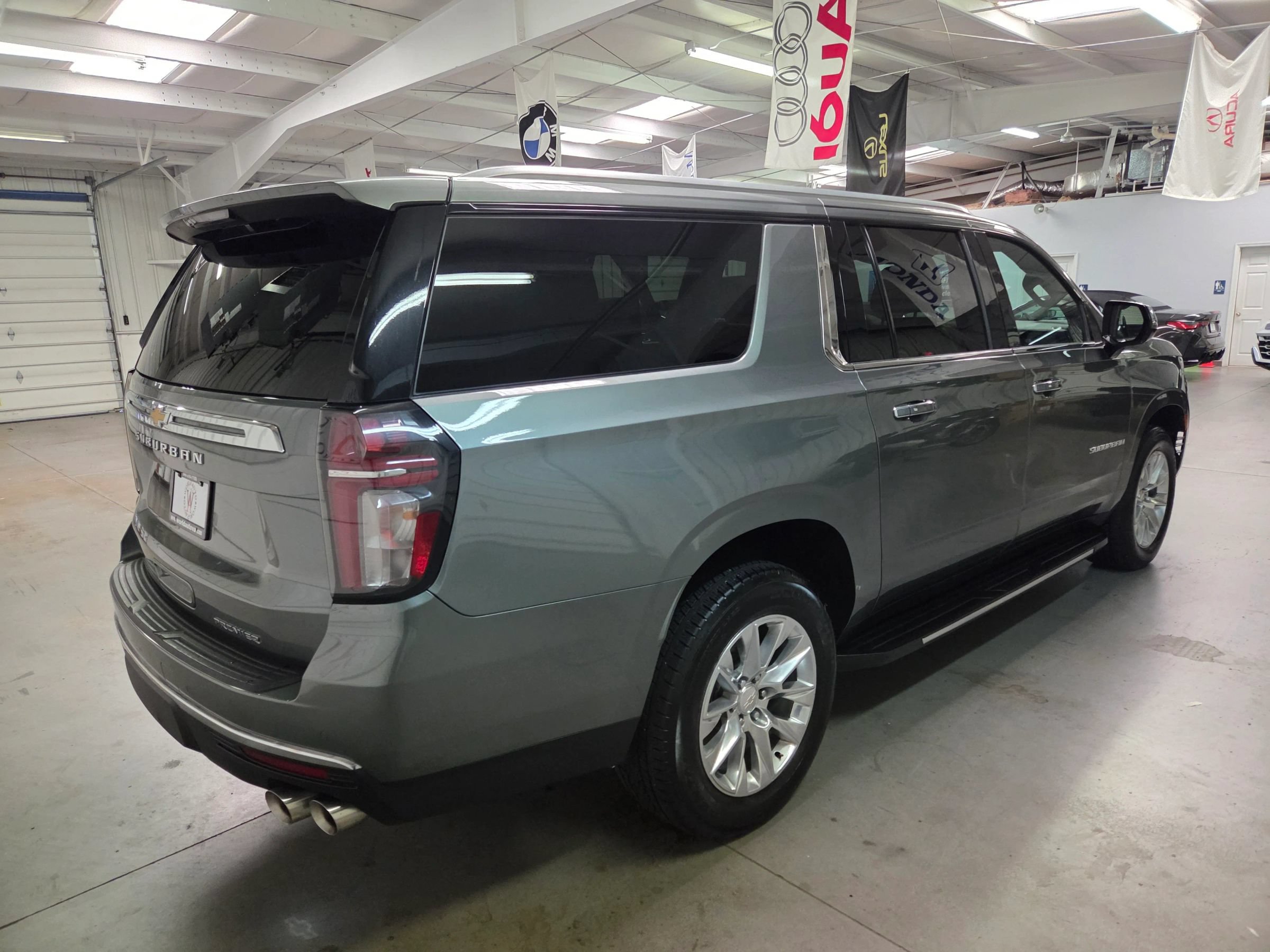Used 2023 Chevrolet Suburban Premier RWD image 8