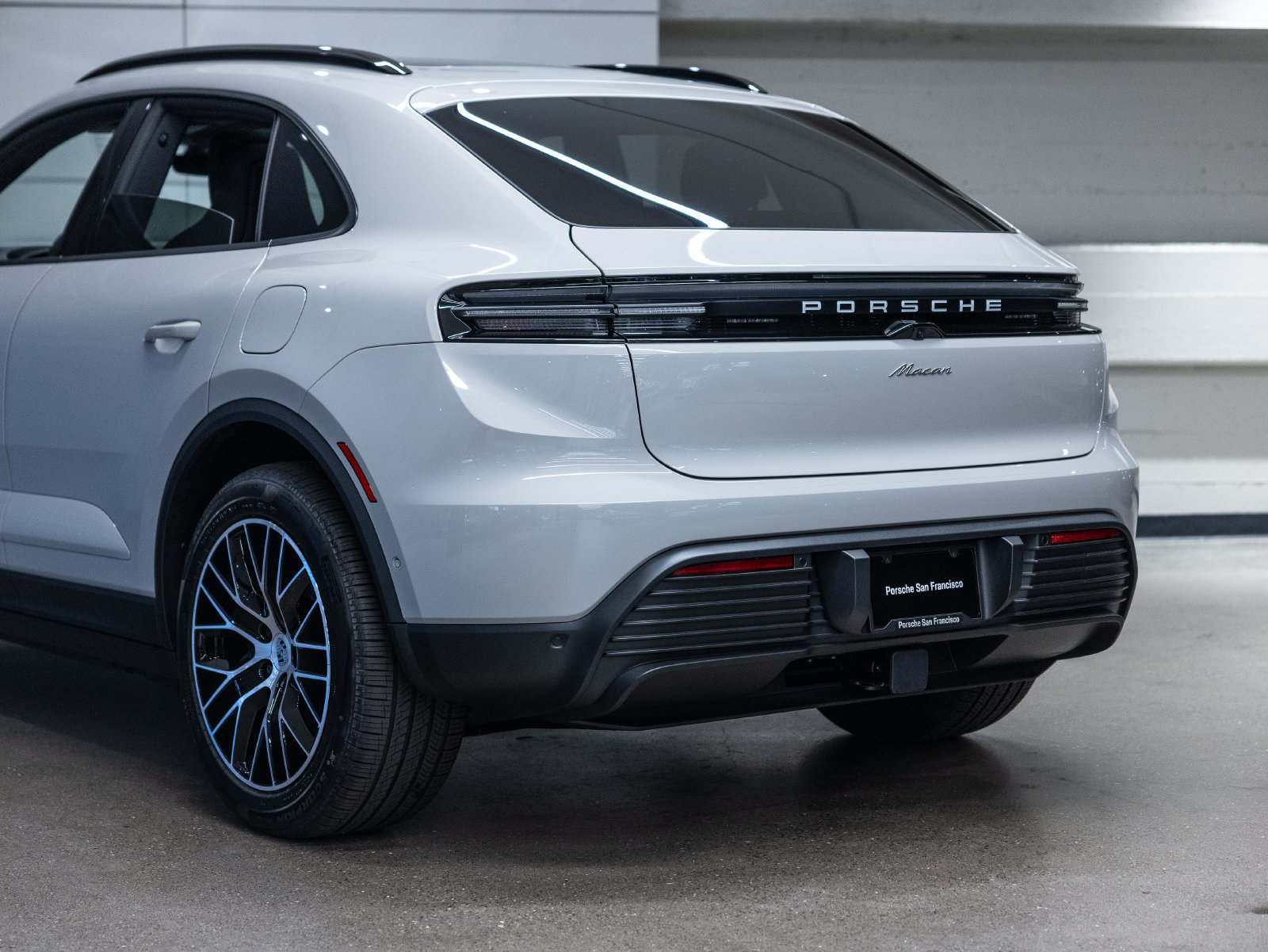 New 2026 Porsche Macan Electric RWD image 25