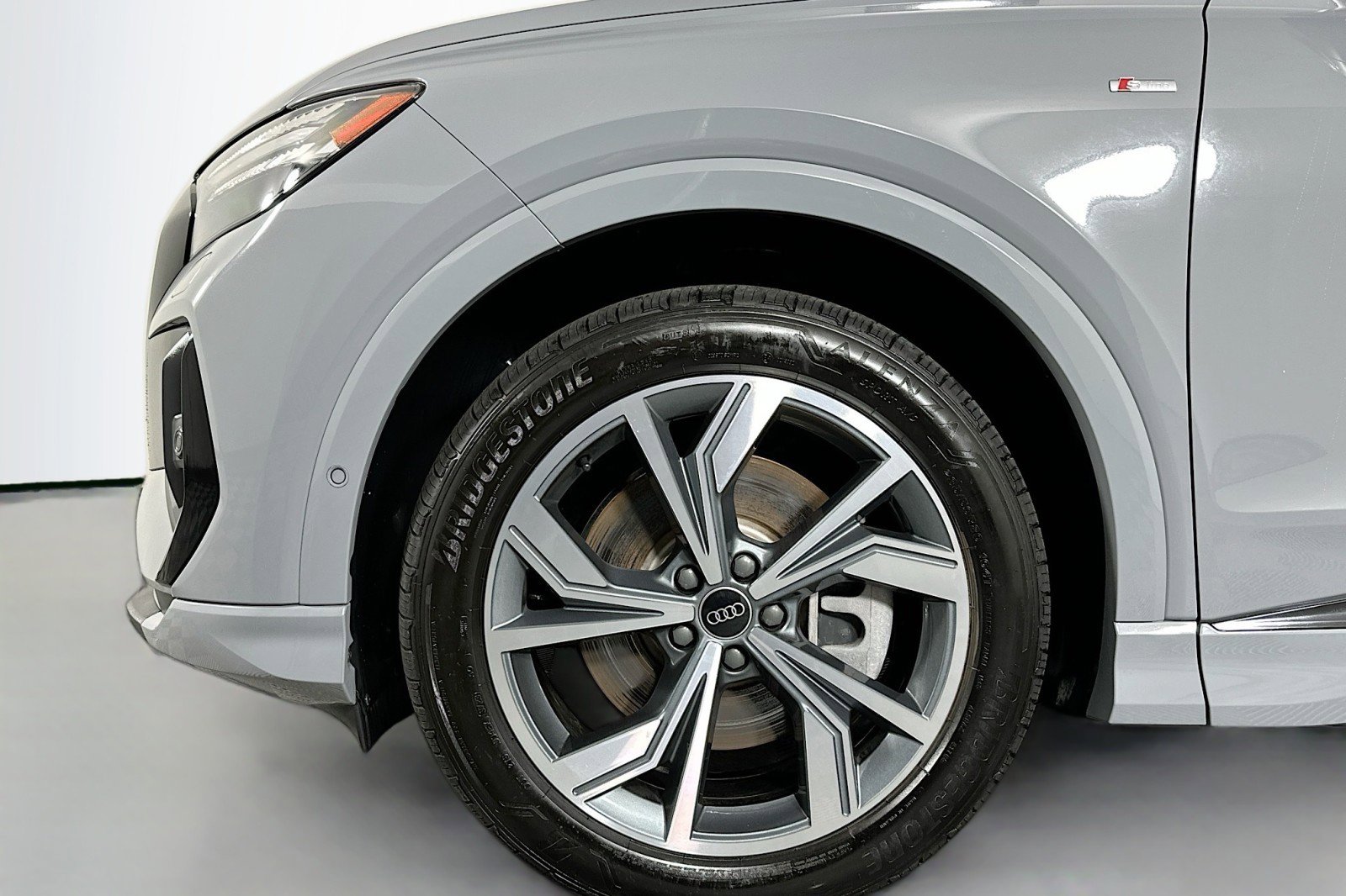 Used 2024 Audi Q4 e-tron Prestige w/ Black Optic Plus Package image 12