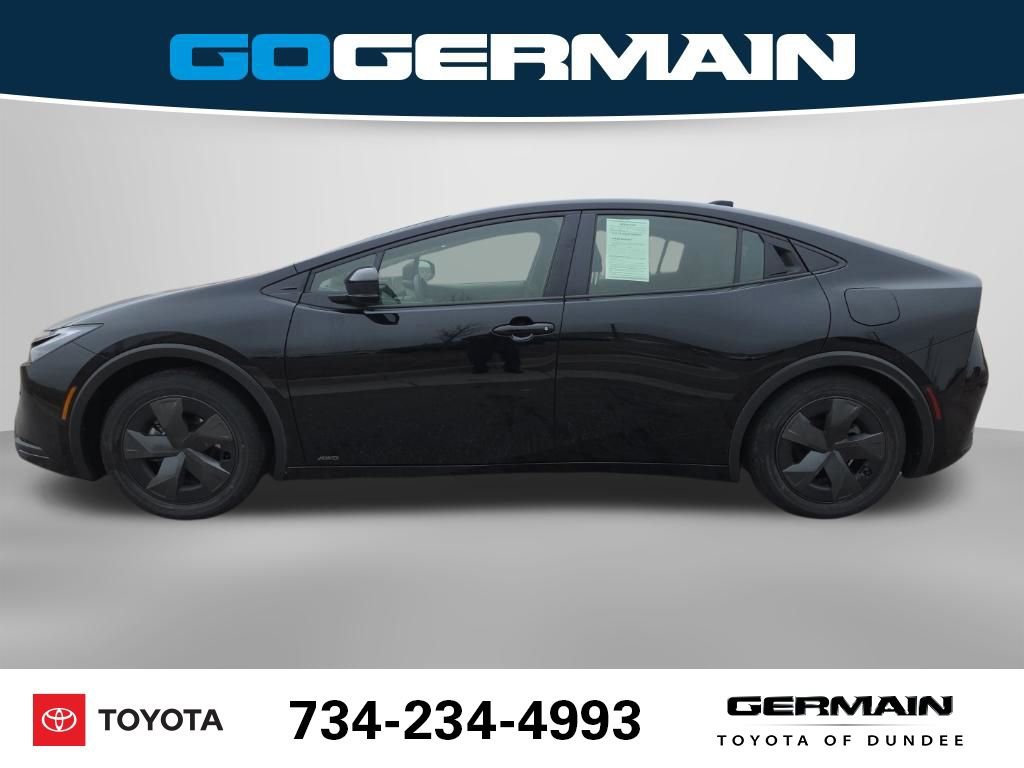 Used 2025 Toyota Prius LE image 11