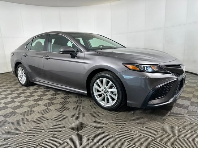 Used 2024 Toyota Camry SE image 2