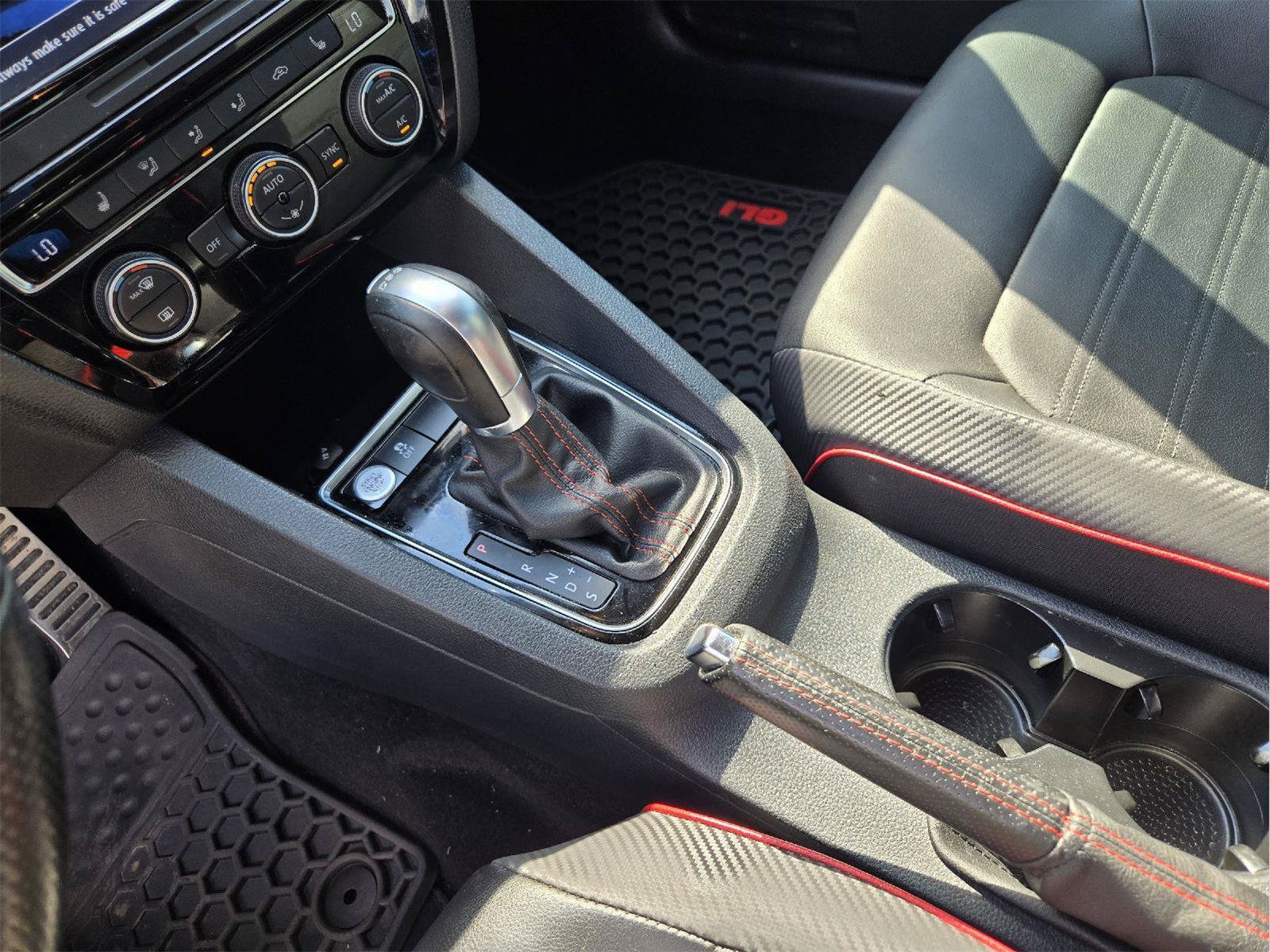 Used 2015 Volkswagen Jetta GLI SE FWD image 19