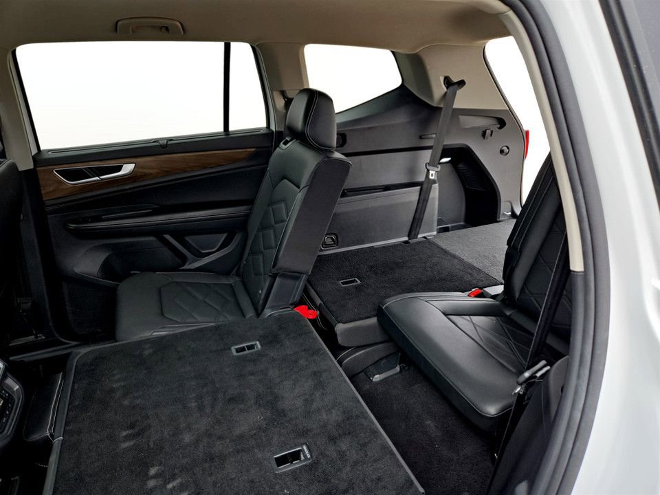 Used 2024 Volkswagen Atlas SE image 32