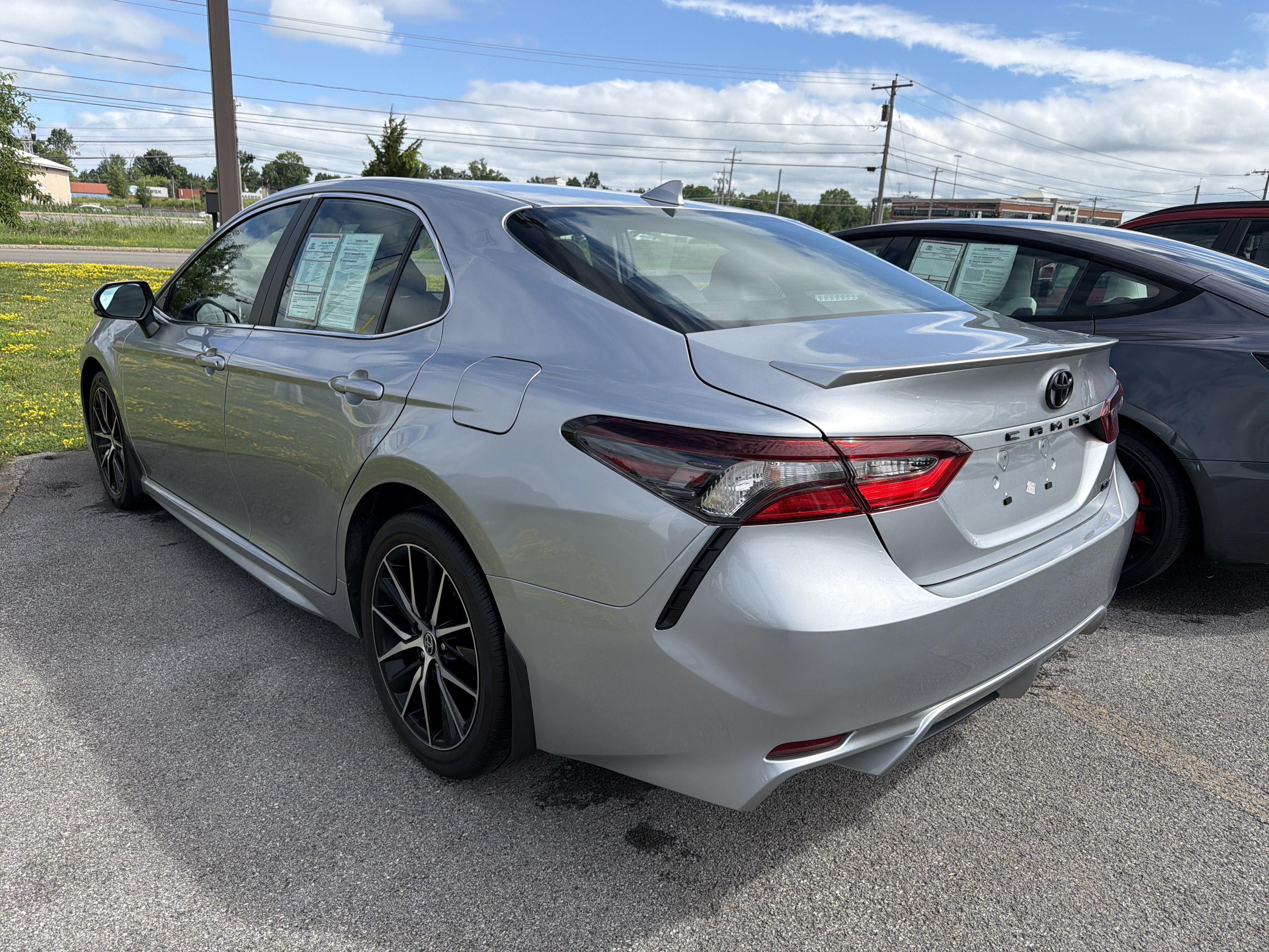 Used 2024 Toyota Camry SE w/ Cold Weather Package FWD image 5