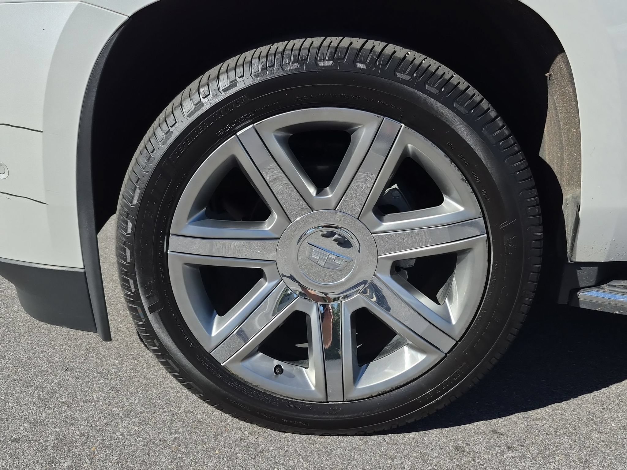 Used 2018 Cadillac Escalade Luxury RWD image 22