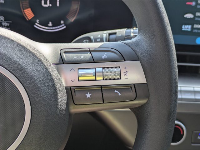 Used 2025 Hyundai Kona SE FWD image 27