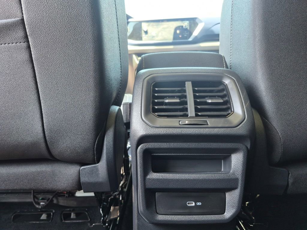 Certified 2024 Volkswagen Taos SE w/ Panoramic Sunroof Package FWD image 27