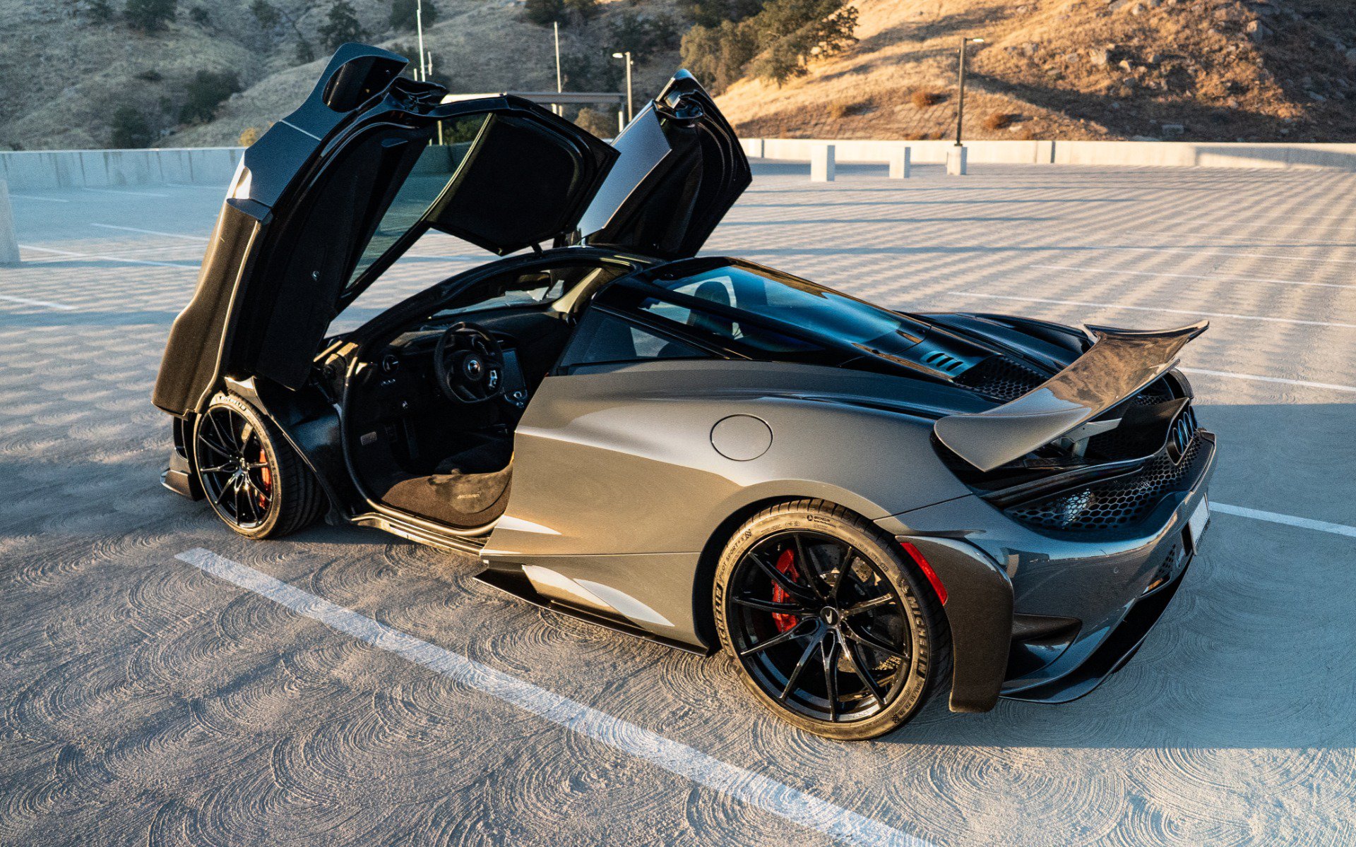 Used 2021 McLaren 765LT RWD image 5