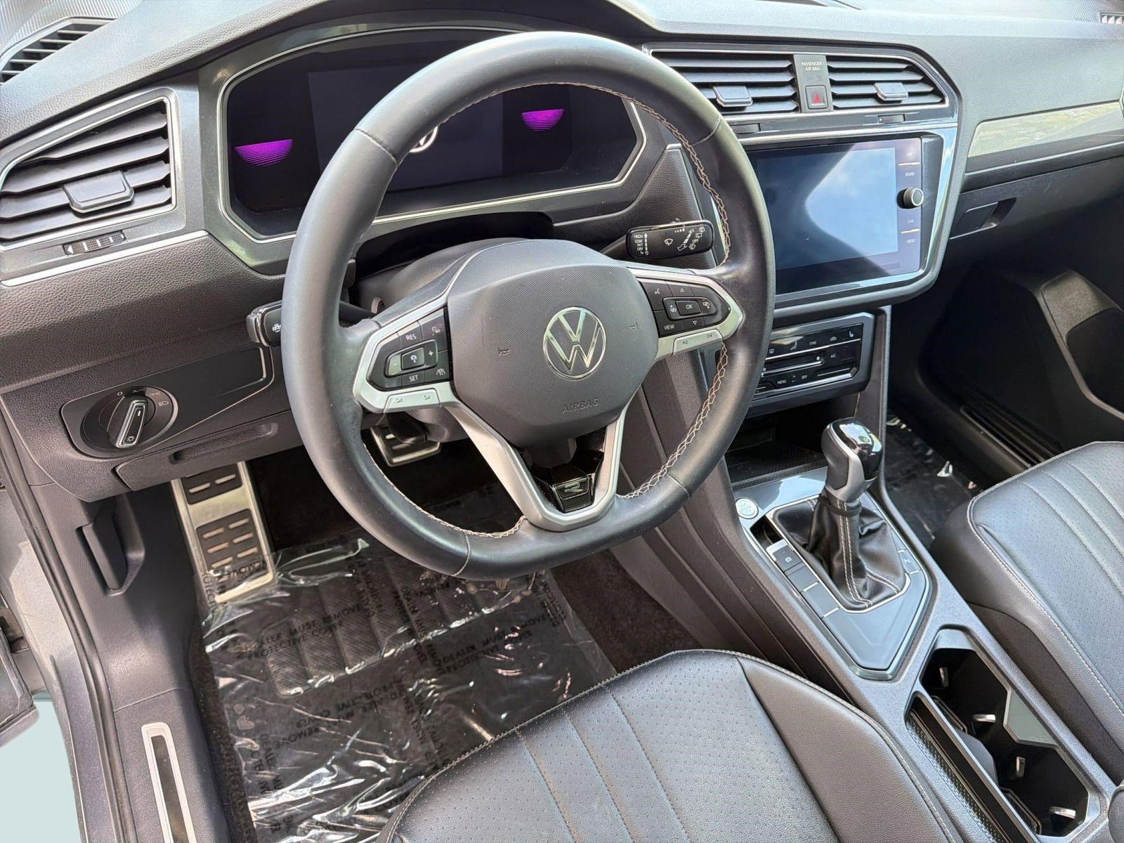 Used 2023 Volkswagen Tiguan SE R-Line image 4