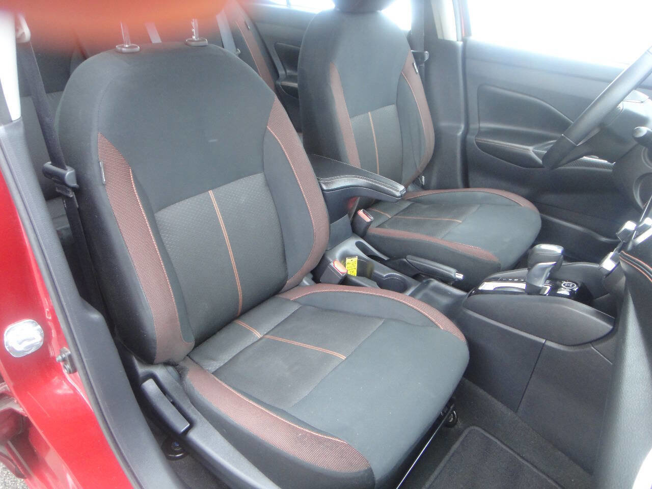 Used 2022 Nissan Versa SR w/ Convenience Package FWD image 14
