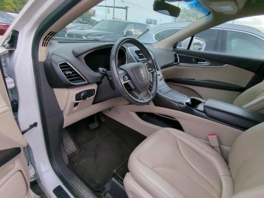 Used 2019 Lincoln Nautilus Select AWD/4WD image 7