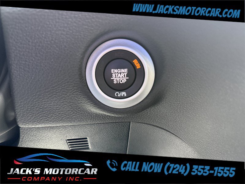 Used 2026 Chrysler Pacifica Limited FWD image 11