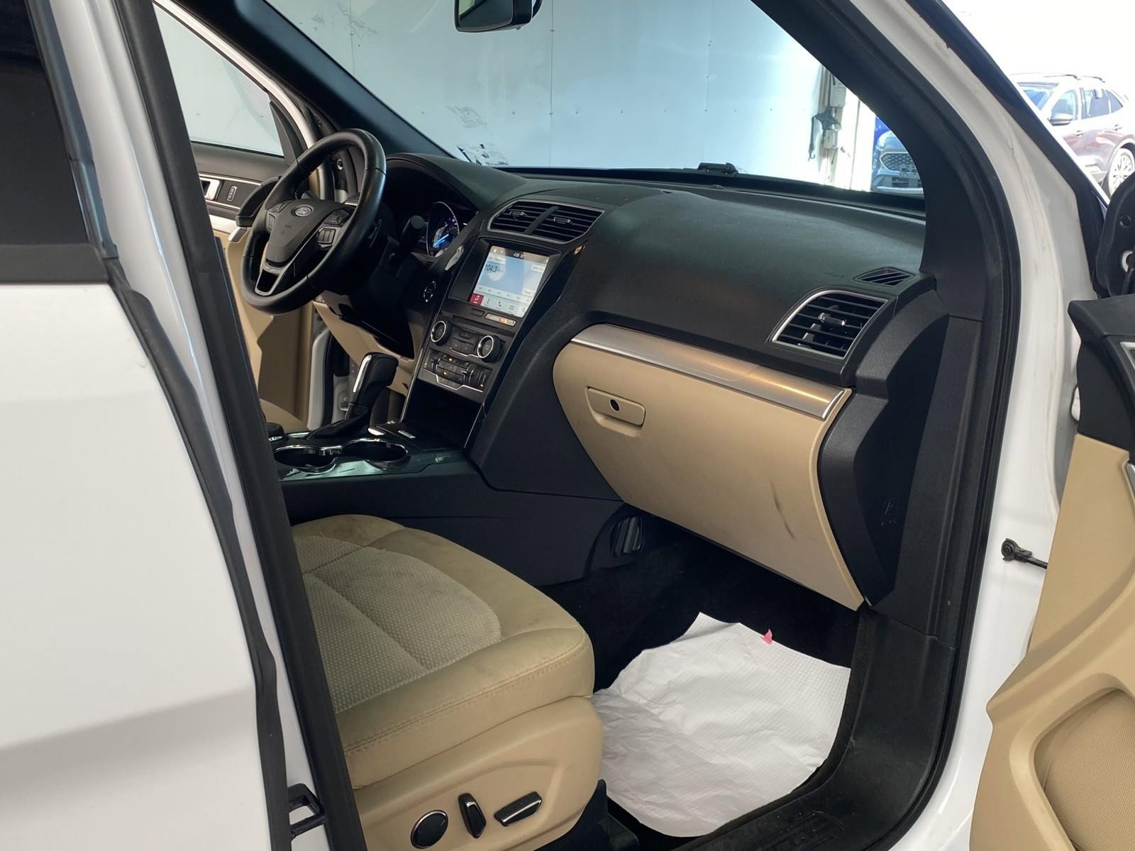 Used 2017 Ford Explorer XLT w/ Equipment Group 201A image 8