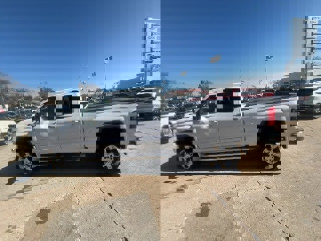 Used 2017 GMC Sierra 2500 SLT w/ Duramax Plus Package image 8