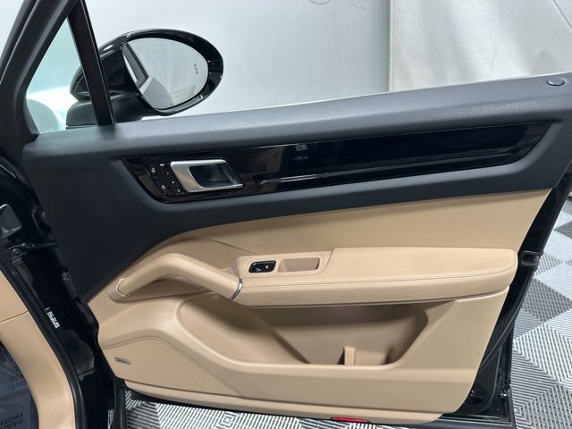 Used 2021 Porsche Cayenne image 34
