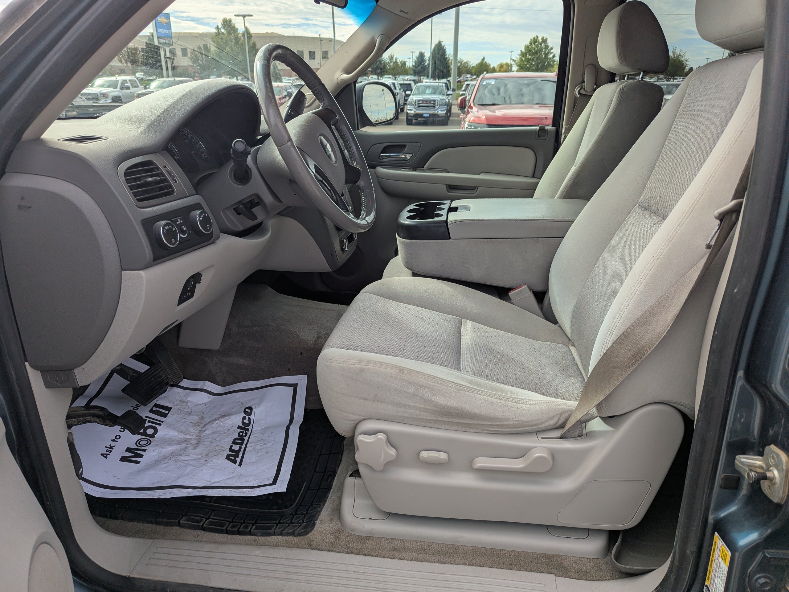 Used 2009 Chevrolet Suburban 2500 LS w/ Skid Plate Package AWD/4WD image 12