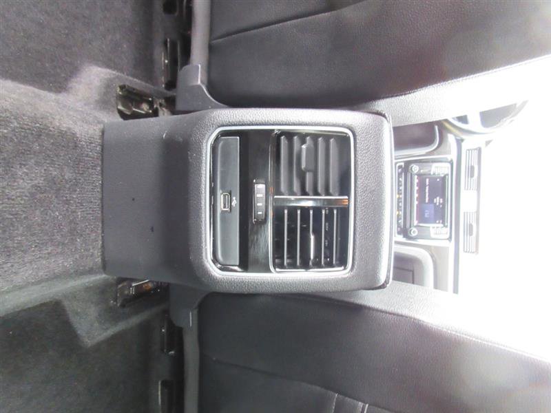 Used 2018 Volkswagen Passat 3.6 image 23