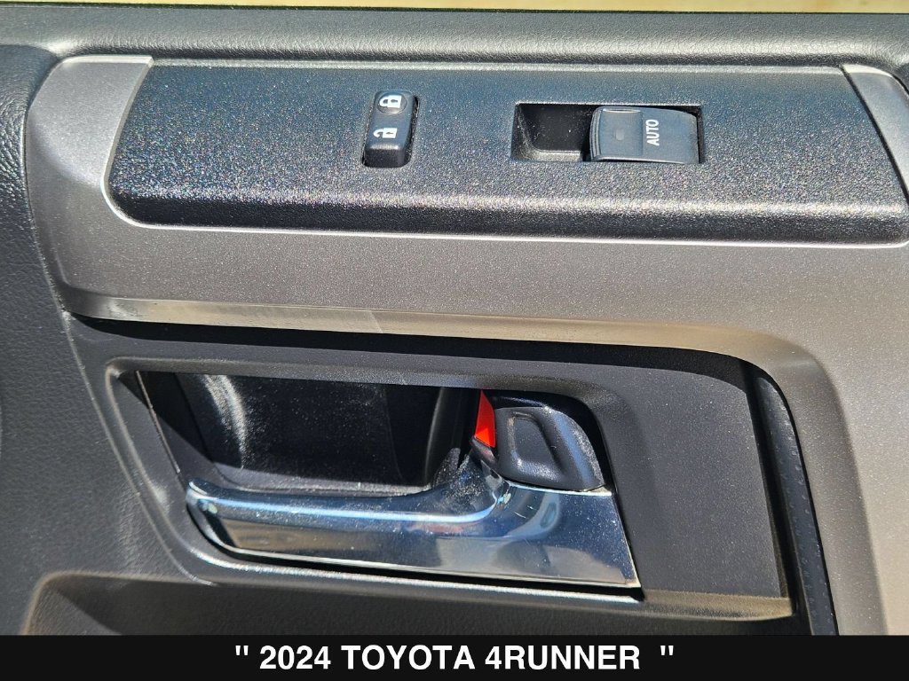 Used 2024 Toyota 4Runner Limited AWD/4WD image 32