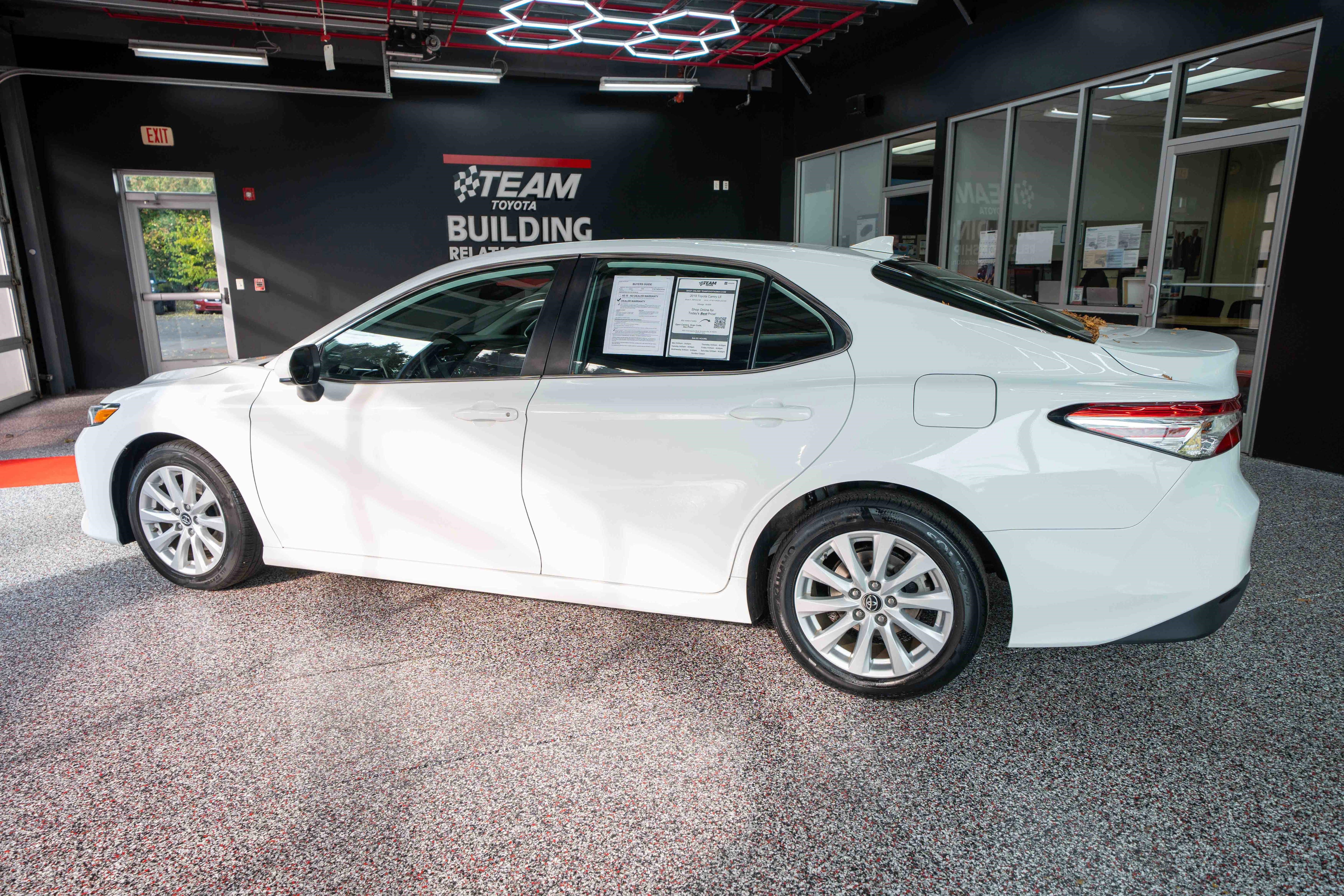 Used 2019 Toyota Camry LE image 2